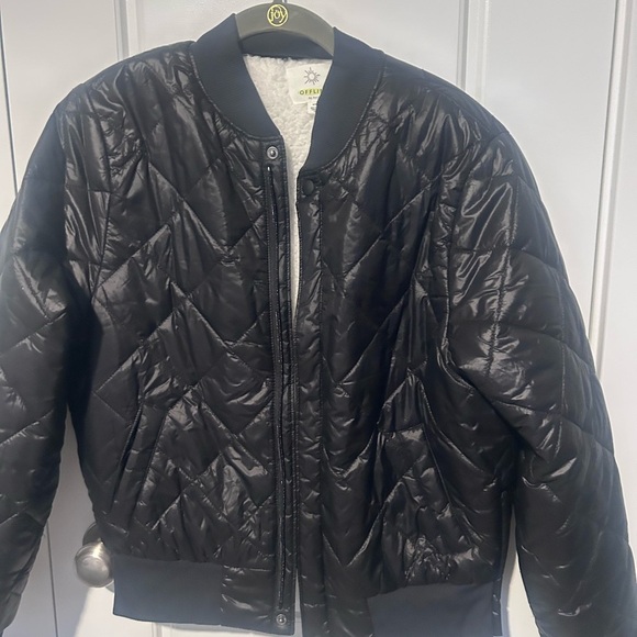 Offline by Aerie Medium Women’s Black Quilted Bomber Jacket - Picture 2 of 9
